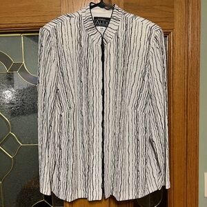 Formal Alex Evenings black and white silverglitter jacket. Zipper front. Size 2X